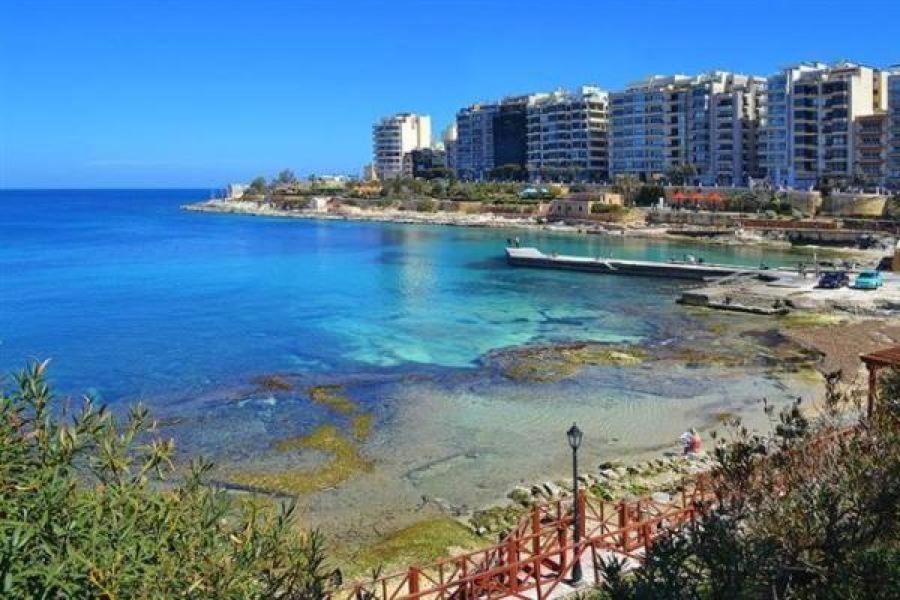 Seaview Apartment In Fort Cambridge, Sliema Zewnętrze zdjęcie