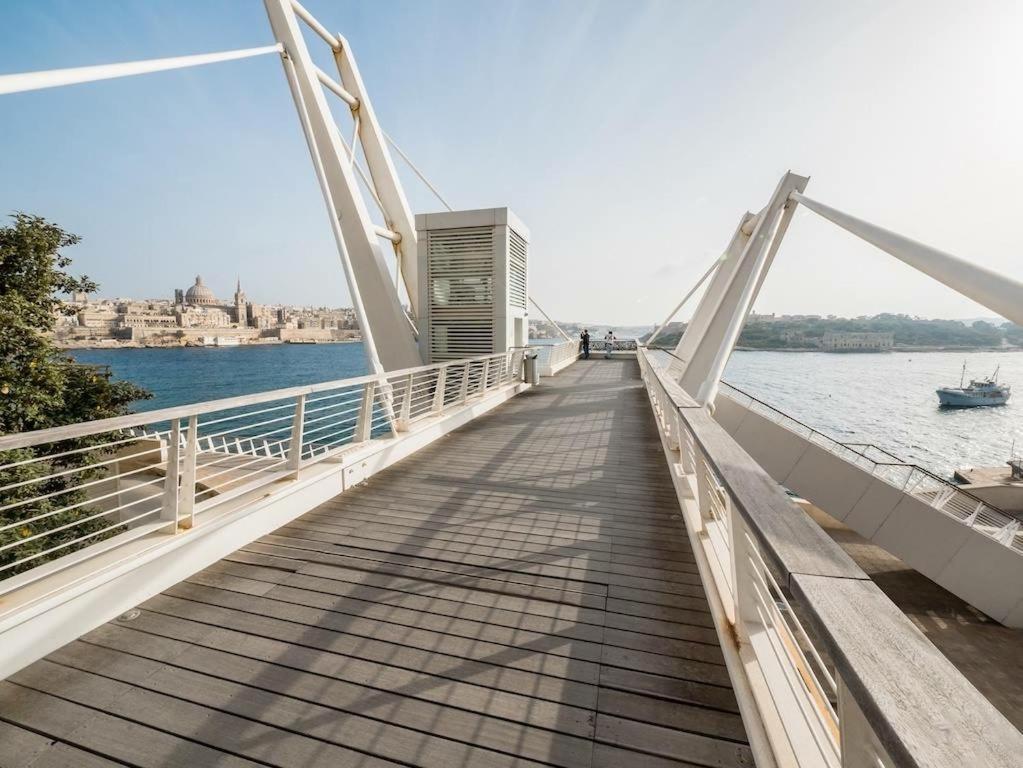 Seaview Apartment In Fort Cambridge, Sliema Zewnętrze zdjęcie