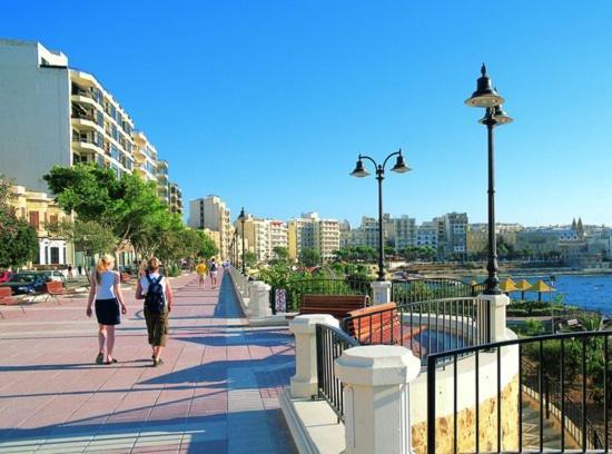 Seaview Apartment In Fort Cambridge, Sliema Zewnętrze zdjęcie